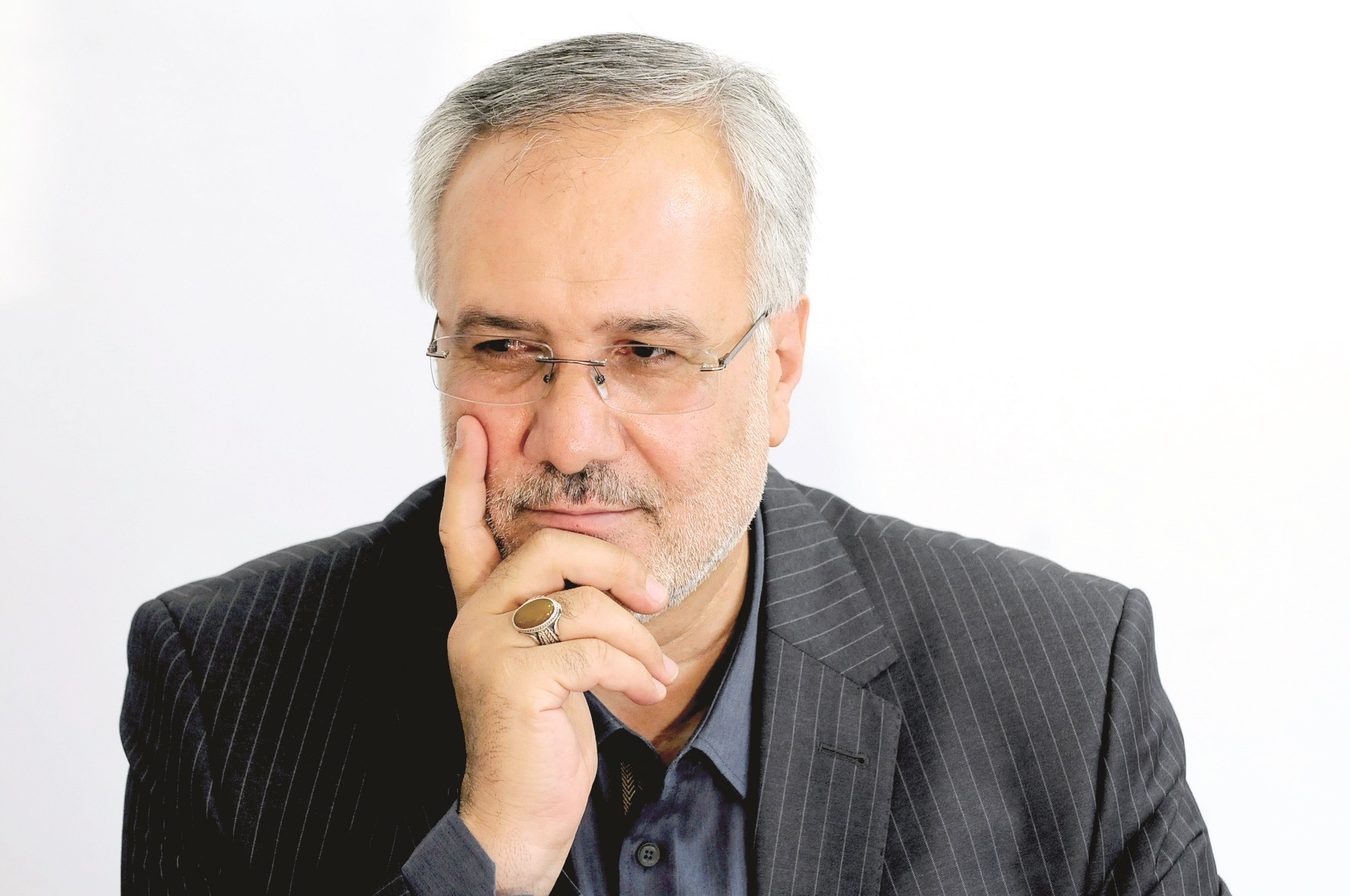 نقدی بر نشست معاون استاندار و نامه برخی از نمایندگان فارس